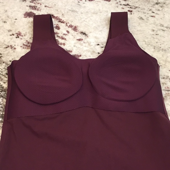 KNIX 34” Medium LuxeLift Tank Plum Built-In Bra - Picture 9 of 16